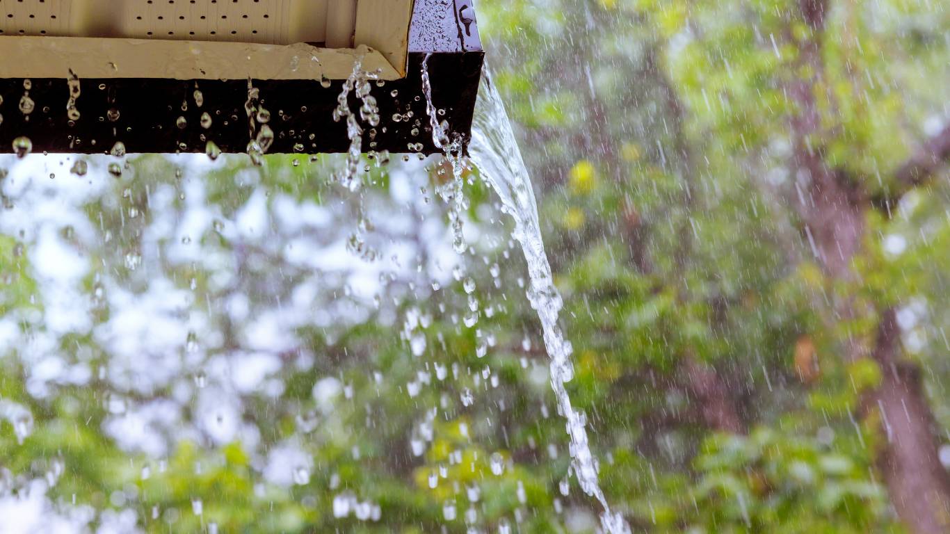 Seamless vs Sectional Gutters Oahu | FBC Hawaii
