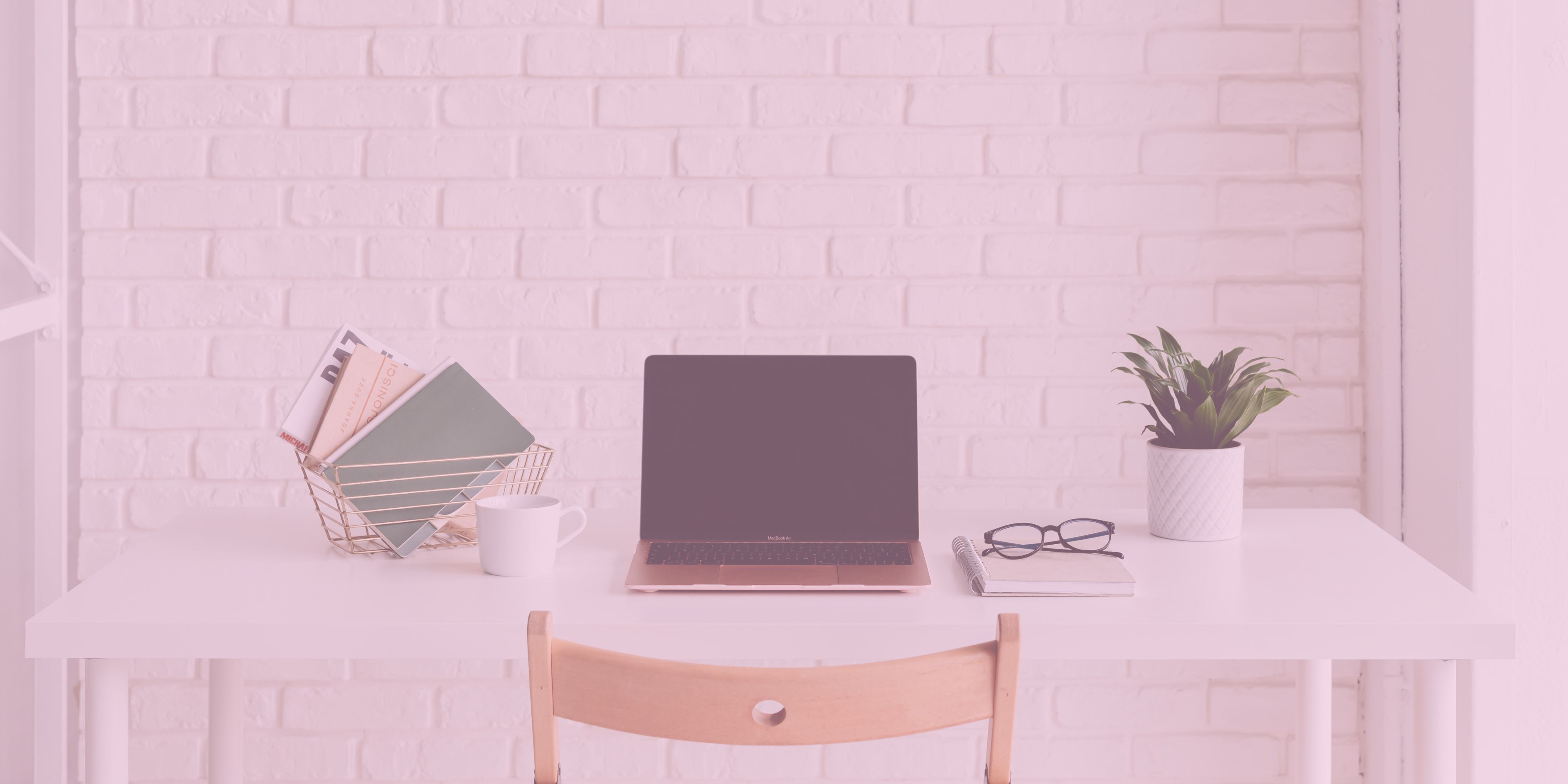 From Cluttered to Calm: 6 Ways to Organise Your Workspace