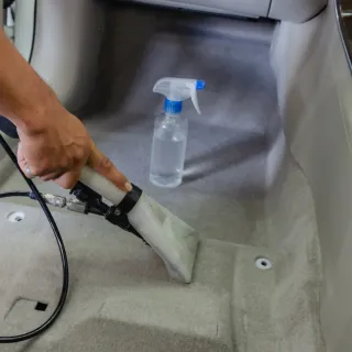 Comment garder une voiture propre plus longtemps à Poitiers sans effort quotidien ?