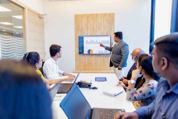 Virtual CFO vs Full-Time CFO: Which Saves More Money in 2026?