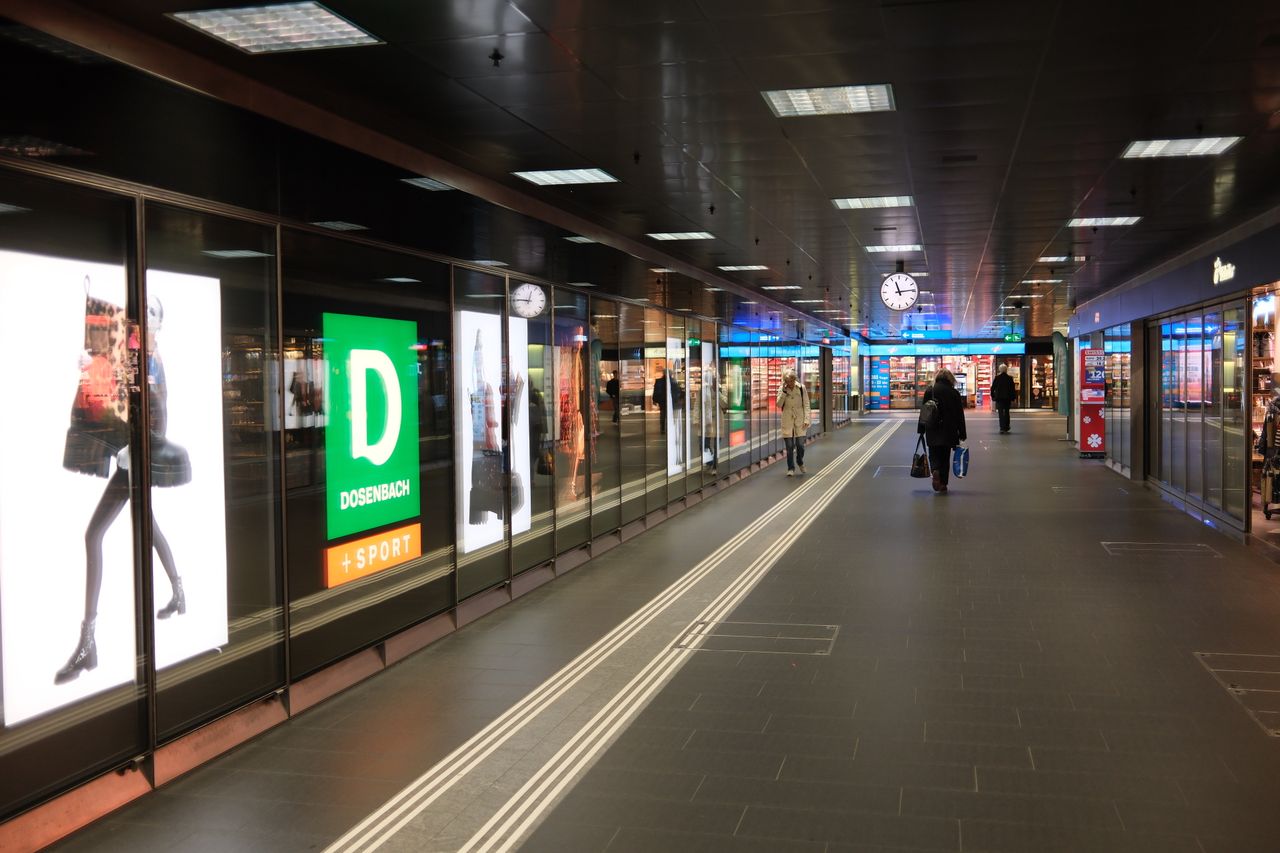 Storefronts That Sell More With the Right Digital Displays