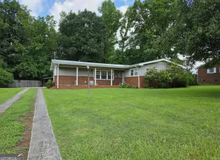 Charming Cottage in Summerville GA - 534 Maple Drive