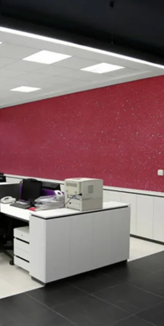 Acoustique intérieure : comment améliorer le confort sonore des bureaux et hôtels