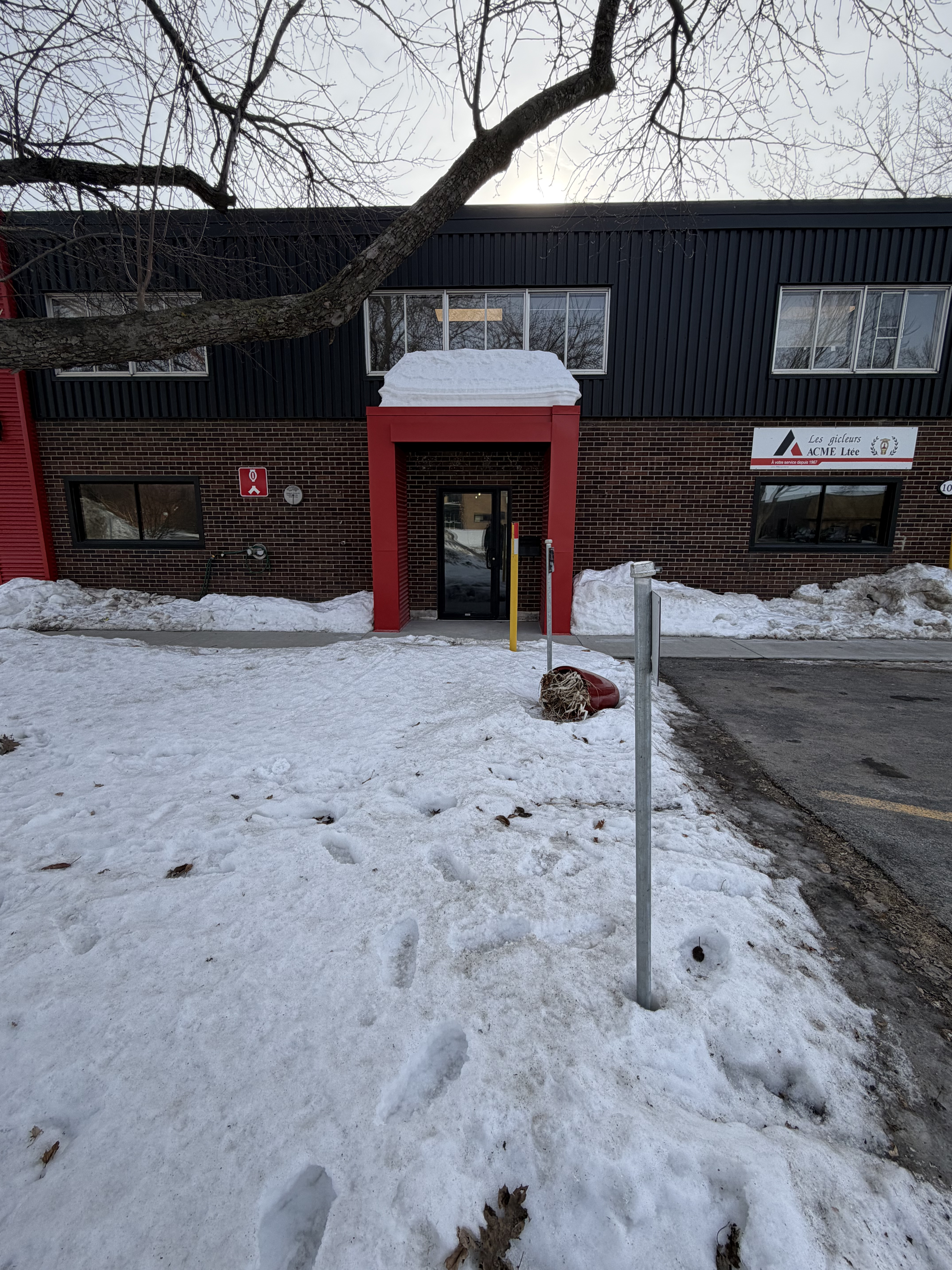 Pellicule solaire commerciale : protection et confort pour votre commerce à Montréal
