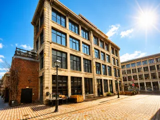 Teintage de vitrines pour boutique au centre-ville de Montréal : attirez plus de clients