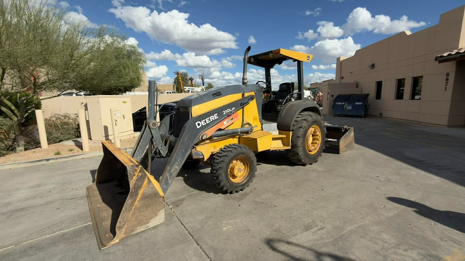 2016 John Deere 210LEP Skip Loader 4WD