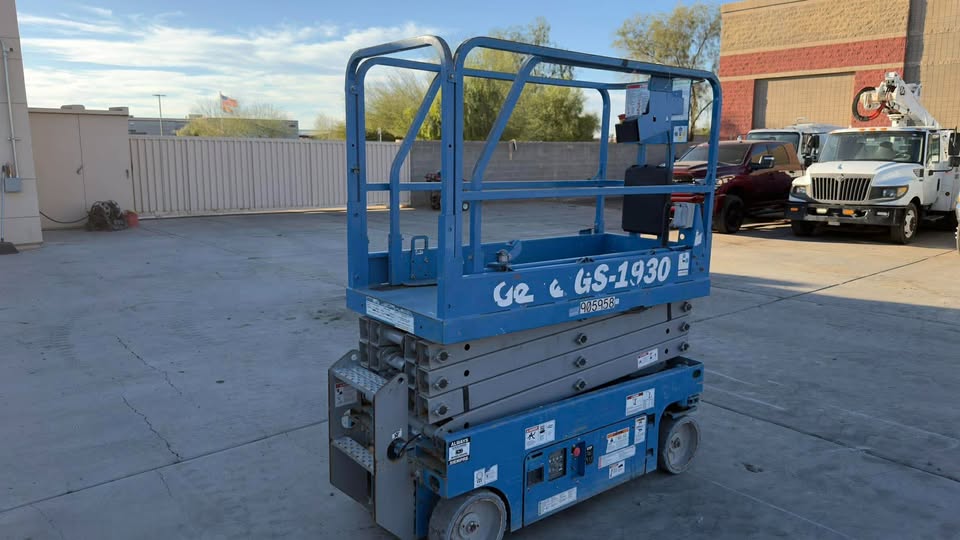 Genie GS 1930 Scissor Lift JLG 1930ES Scissor Lift