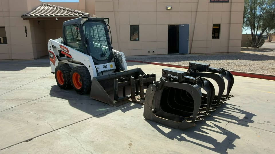 2021 Bobcat S450 Enclosed Cab Skid Steer with Attachments