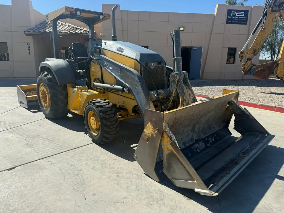 2017 John Deere 210LEP Skip Loader