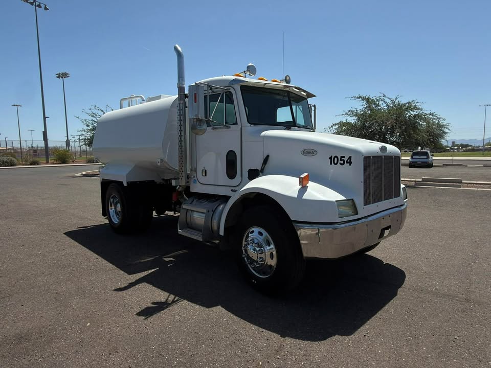 2000 Peterbilt 330 Water Truck 2000 Gallon