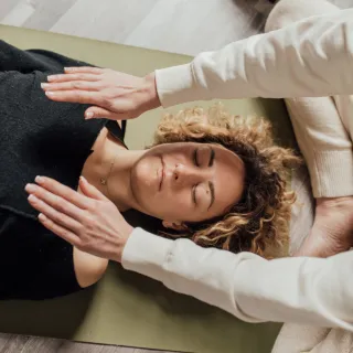 Praticien Reiki à Uxegney : comment fonctionne une séance et quels bienfaits ?