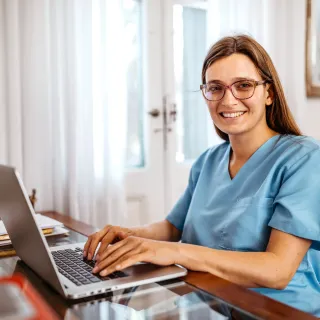 De enfermera a asesora de sueño infantil: formación, ingresos y oportunidades