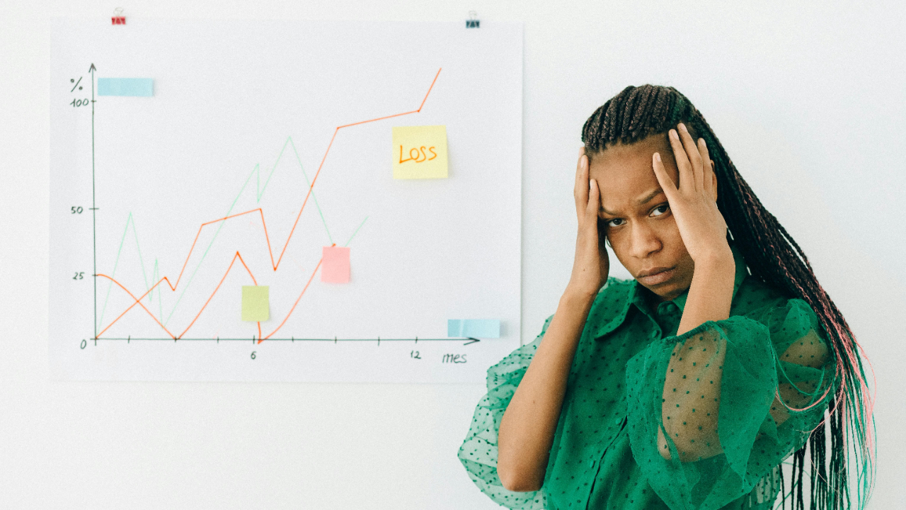 What Does the Bible Say About Financial Crisis? 5 Verses for the Struggling Business Owner