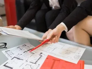 Real Estate Red Flags: What Experienced Agents Notice That Buyers Don’t