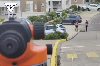 Cuando el agua lluvia empieza a socavar una ladera, iniciamos el diseño de mejoras para un condominio