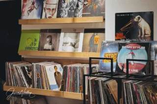 The 0.2-Second Rule — Why AI Cover Art Kills Your Streams (And How to Design & Protect Artwork That Converts)