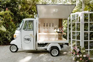 Blog 3: Mobile Bar Business vs. Franchise — Which Is Better?