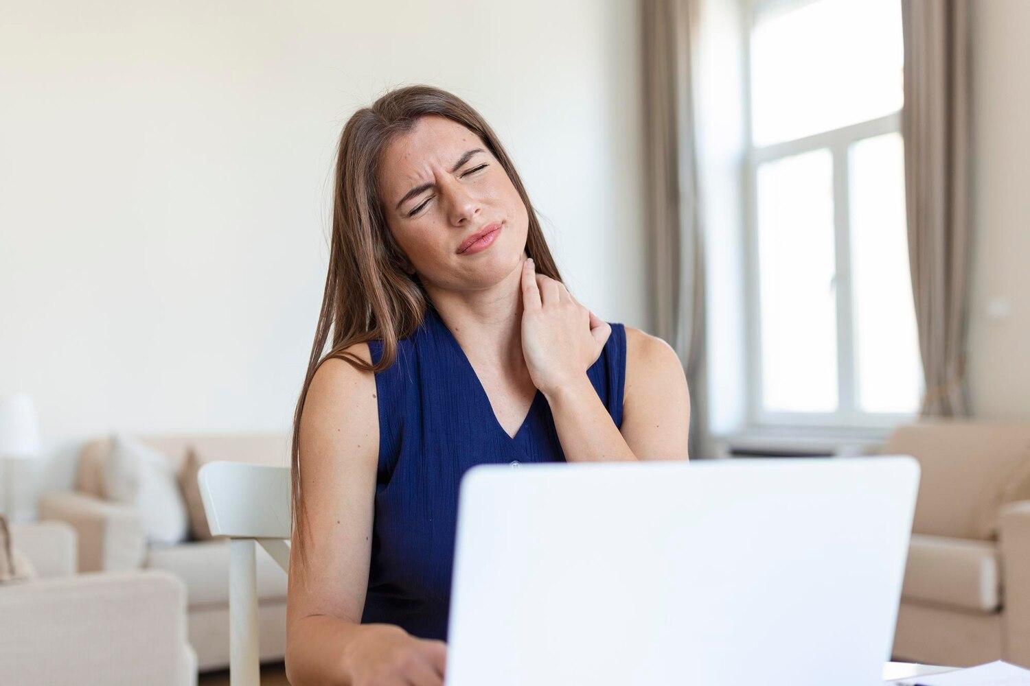 Neck and Shoulder Tension at Your Desk? Try Acupuncture in Downtown Vancouver