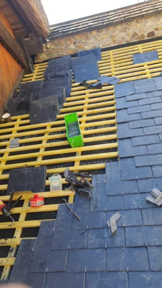 Pose de tuiles à Beauvais : les étapes essentielles pour une toiture durable