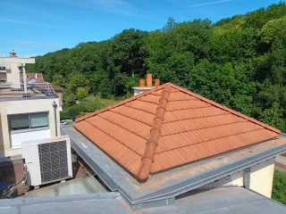 Toiture en pente ou plate à Beauvais : avantages et inconvénients
