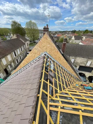 Pose de tuiles à Beauvais : garantir une toiture solide et durable