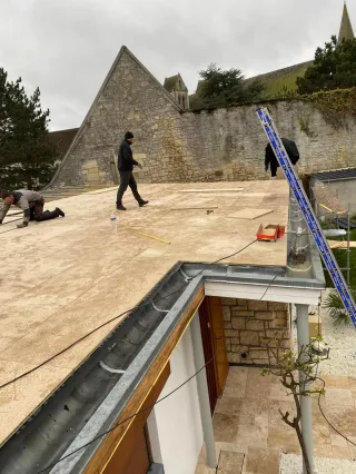 Pourquoi sécuriser son chantier de toiture à Beauvais est indispensable ?