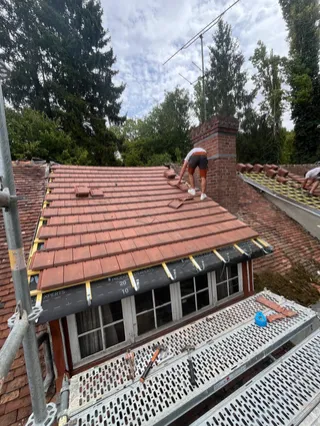 Pose de tuiles à Beauvais : comment protéger sa toiture avant la saison froide ?