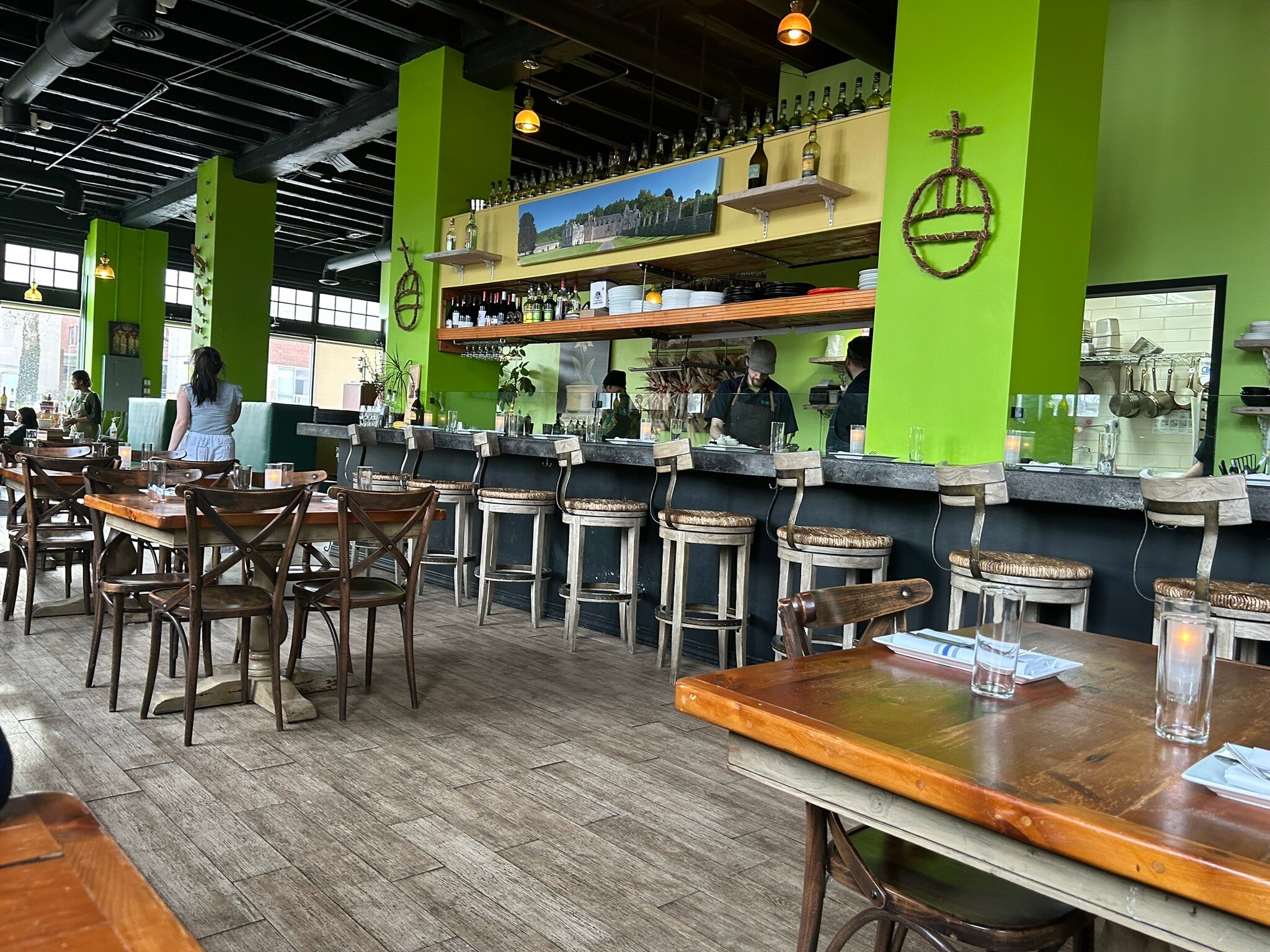 🍔 Detroit Foodie Road Trips: Best Restaurants Accessible by Car (Rent Now LLC, Detroit, MI)