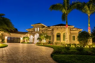 When Should You Book Christmas Light Installation in Florida?