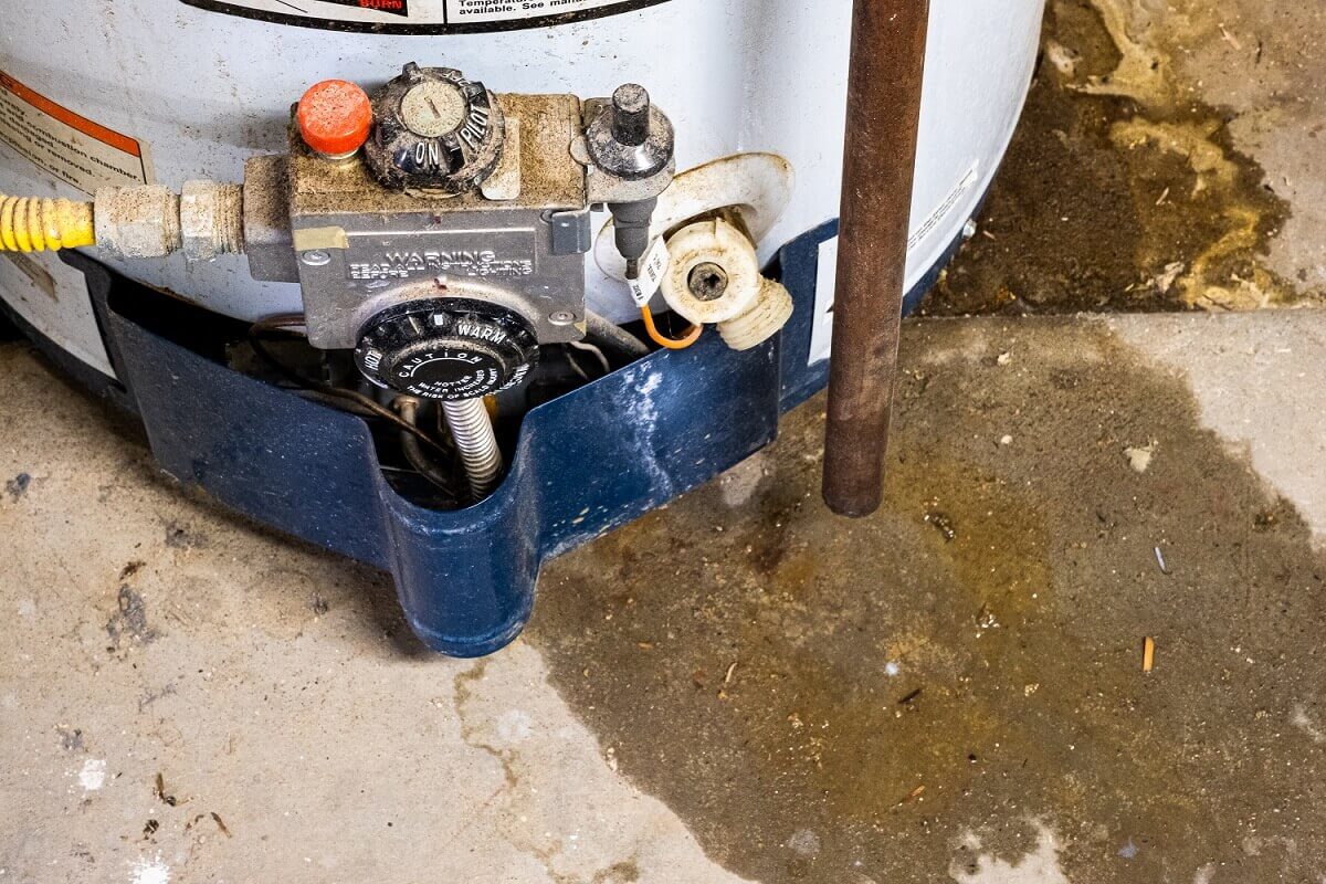 Water Heater Leaking? Bakersfield Plumber Explains Warning Signs