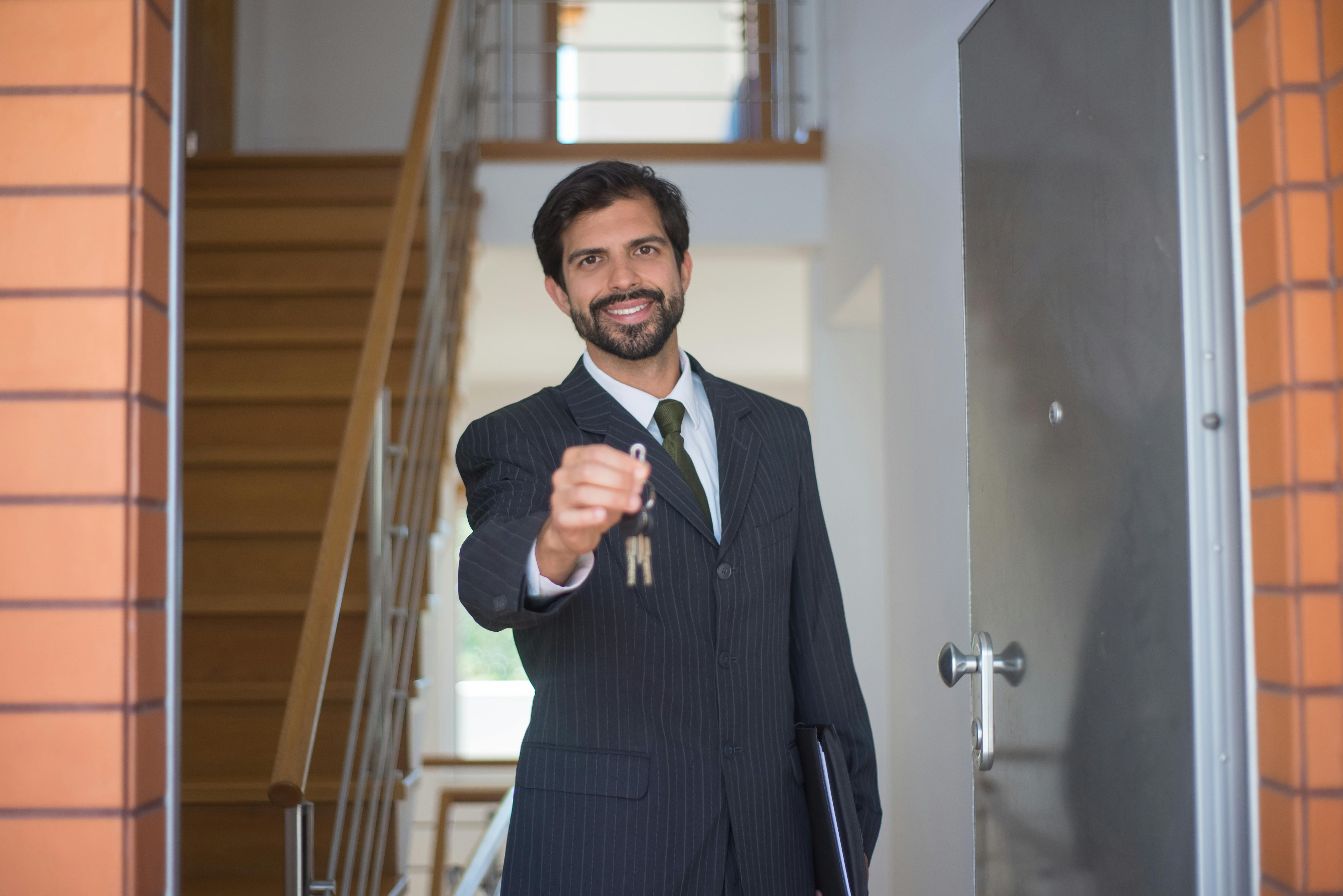 Why the Best Marketers Use Both Email and Print (And How You Can Too)