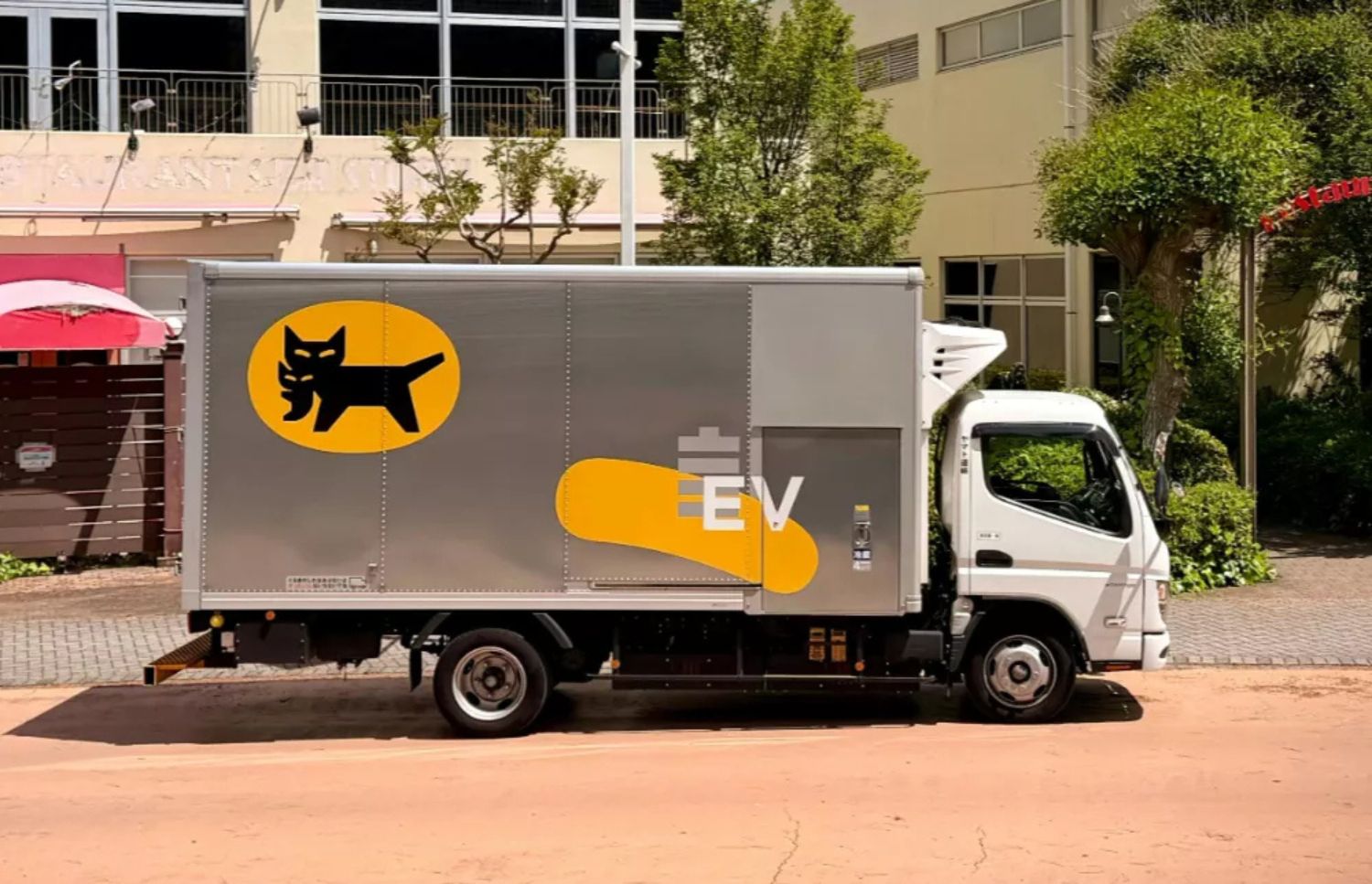 The ROI of Custom Vehicle Graphics for Small Businesses