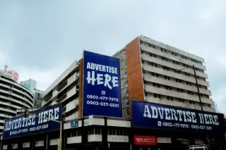 Vinyl vs Mesh Banners: Which One Should You Choose?