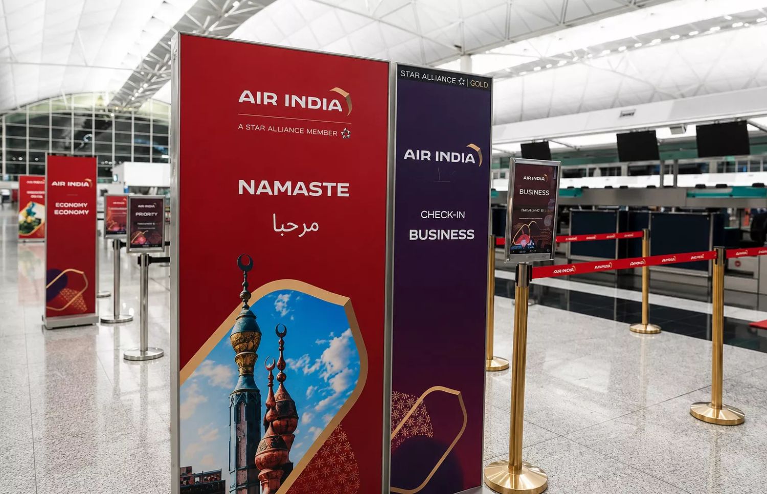 Retractable vs Hanging Banners: Pros and Cons