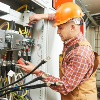 Dépannage électrique urgent à Angers : que faire en cas de panne ?