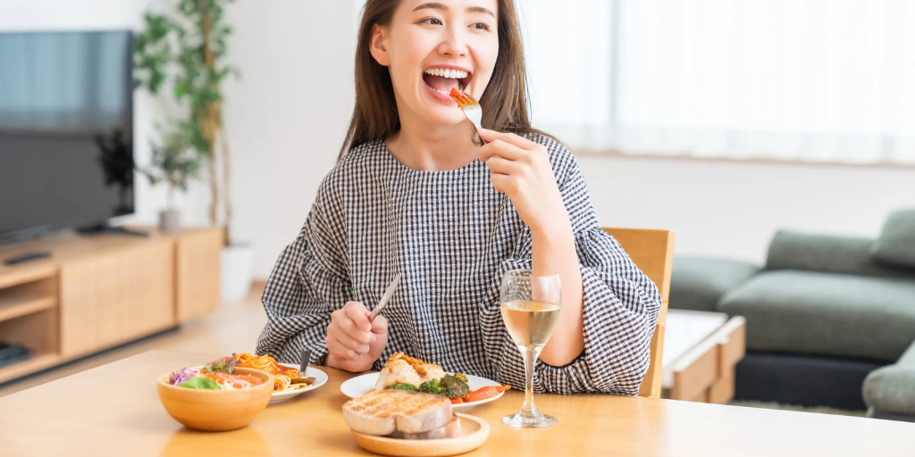What Does a Healthy Relationship With Food Actually Look Like?