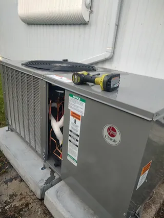 Give Your Outdoor Unit Space: How Proper Clearance Keeps Your AC Running Smoothly 🌬️❄️