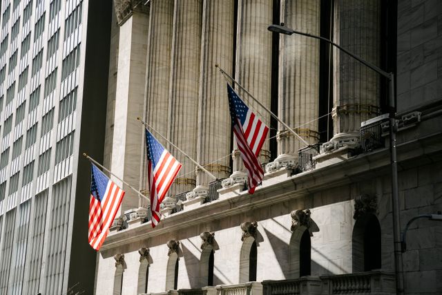US 10-Year Yield Nears 5%: Impact on Small Businesses
