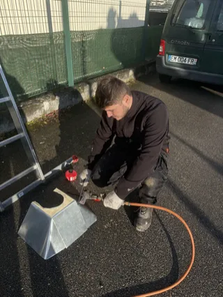 Couvreur zingueur à Pierrelaye : les travaux indispensables avant la saison froide