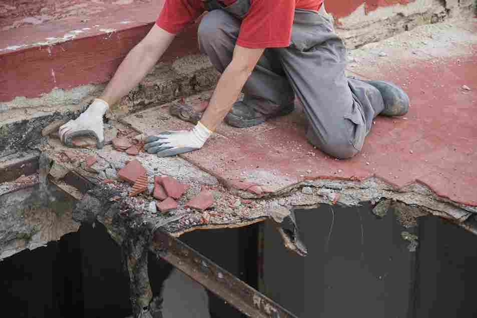 7 Signs Your Jacksonville Roof Needs Replacing (Not Just Repairing)