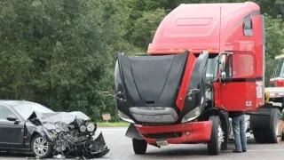 Truck Accident vs. Car Accident Claims in Florida: What's Different?
