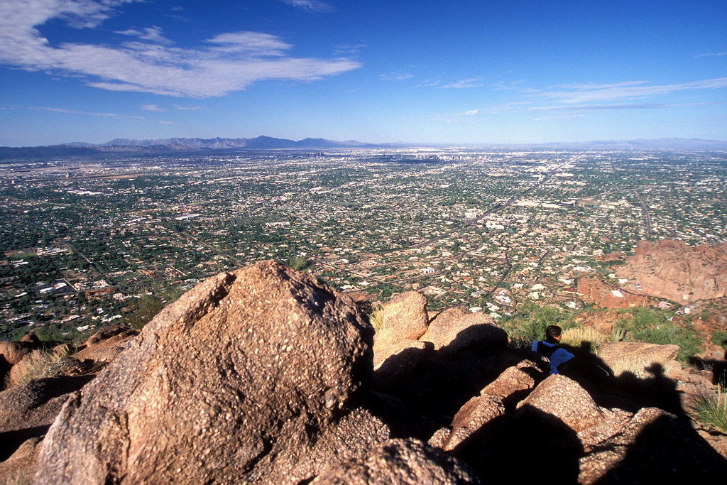 Explore Phoenix Your Way: Finding Car Rentals Near Me in Phoenix, AZ