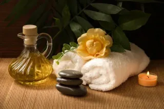5 Benefits of Hot Stone and Towel Treatments