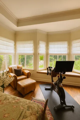 The Power of Symmetry: How Matching Shades Create a Balanced Look