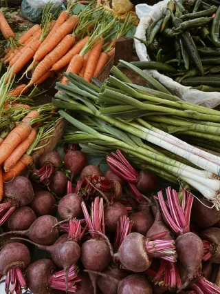 Seasonal Promotions for Food Services: Collaborating with Local Farms for Fresh Produce