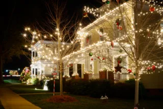 Creating a Winter Wonderland: Outdoor Professional Christmas Lights Installation