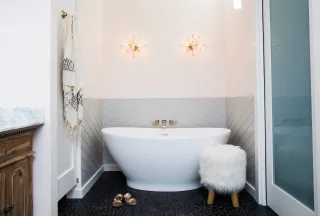 Wainscoting (per lineal foot)