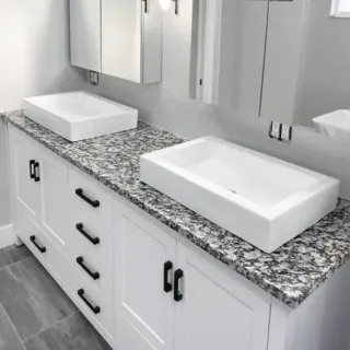 Quartz or Granite countertop (price per lineal inch)