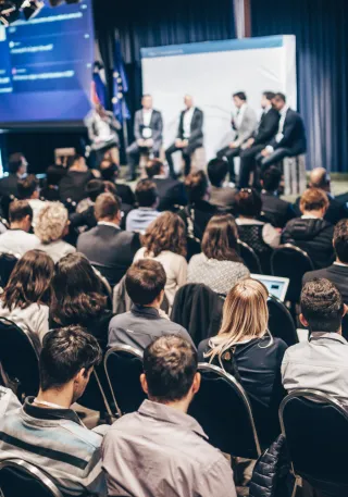 Comment réussir un événement d’entreprise clé en main en Belgique grâce à la location de matériel professionnel