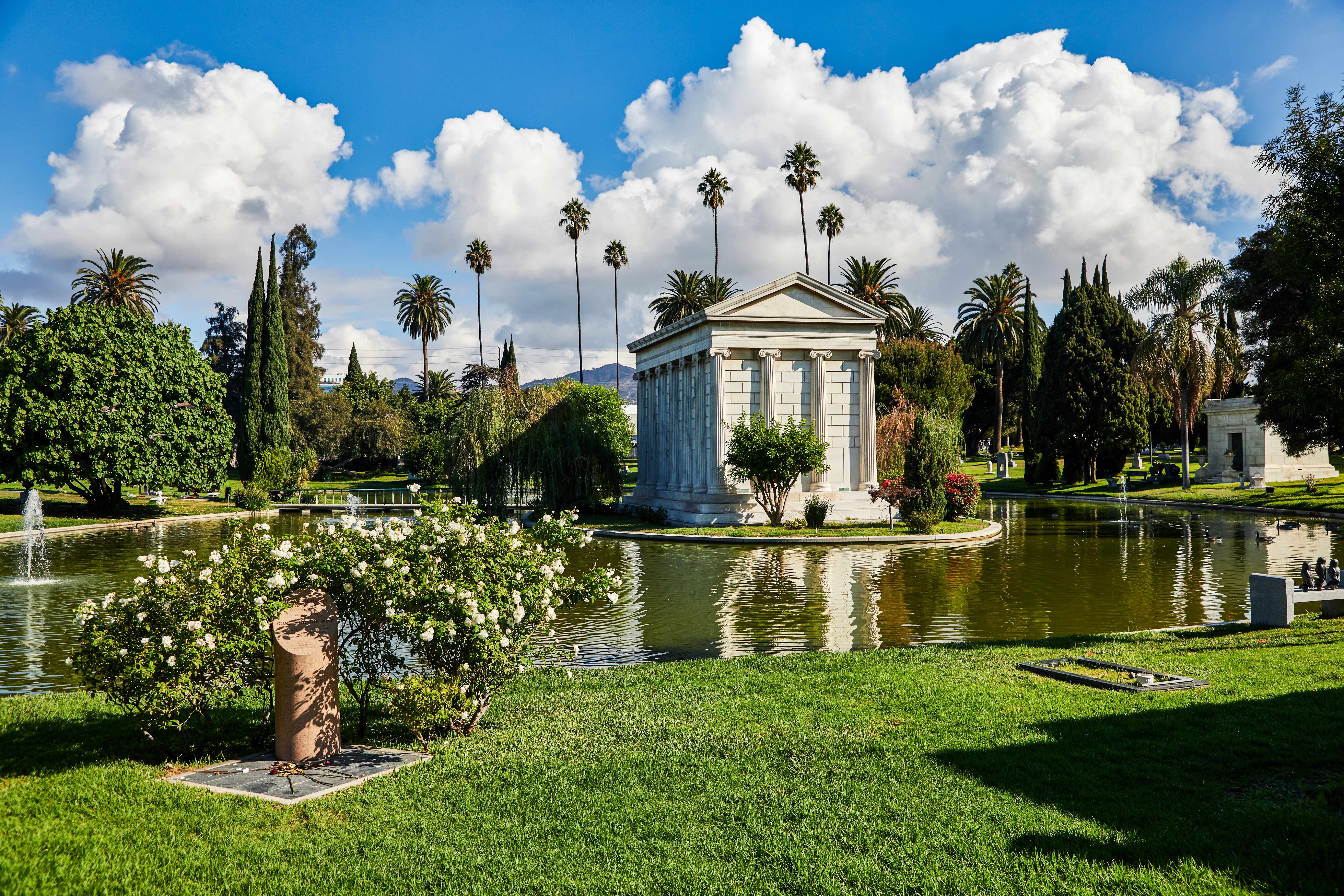 🌟 Exploring Hollywood Forever Cemetery: A Unique LA Experience | Hollywood Forever Cemetery